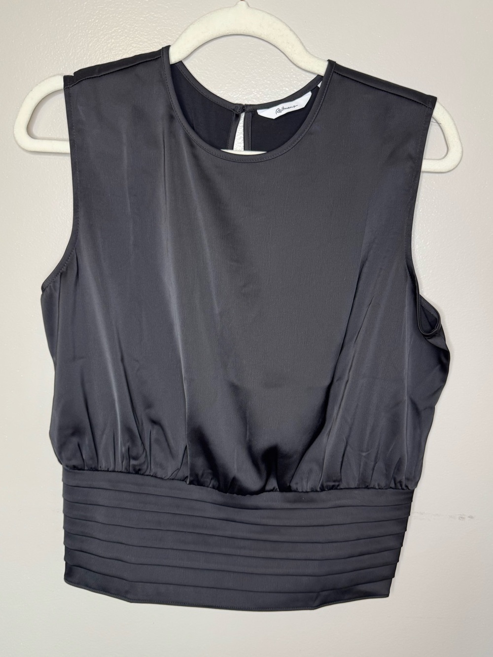 Reitmans Black Sleeveless Pleated Waist Satin Top - Tuxedo